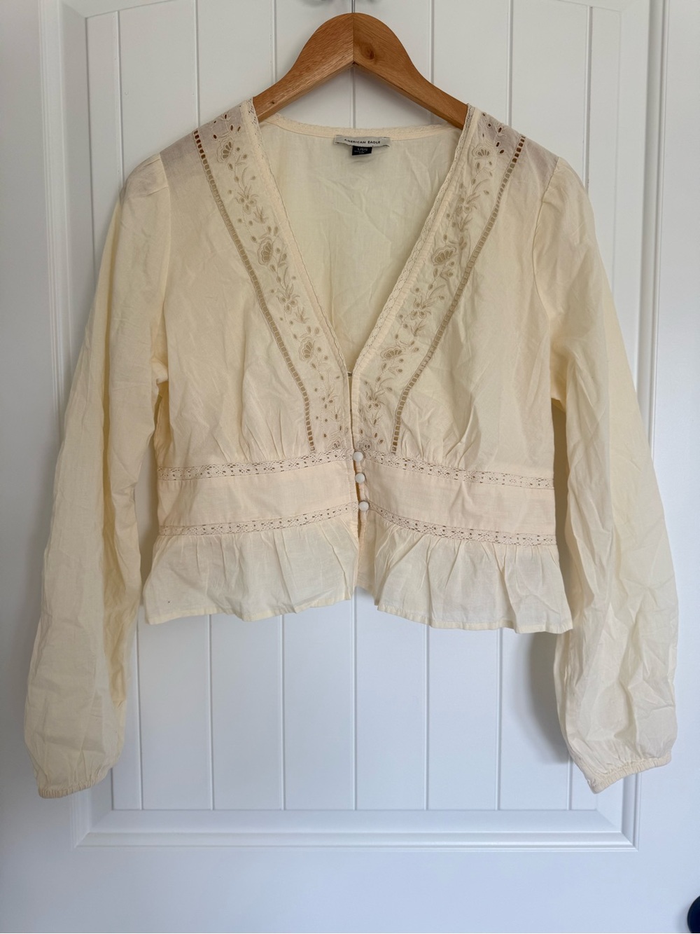 American Eagle Boho Embroidered Peplum Top Cream Lace V-Neck Blouse Cottagecore
